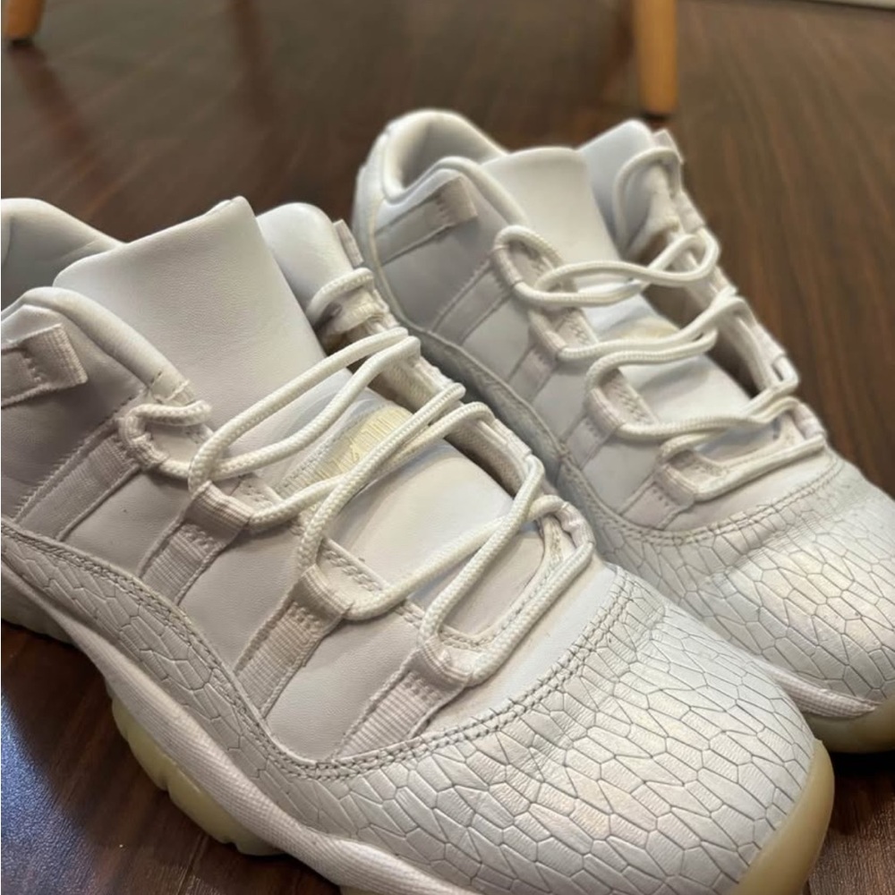 Nike Air Jordan 11 Retro Low - Picture 6 of 7
